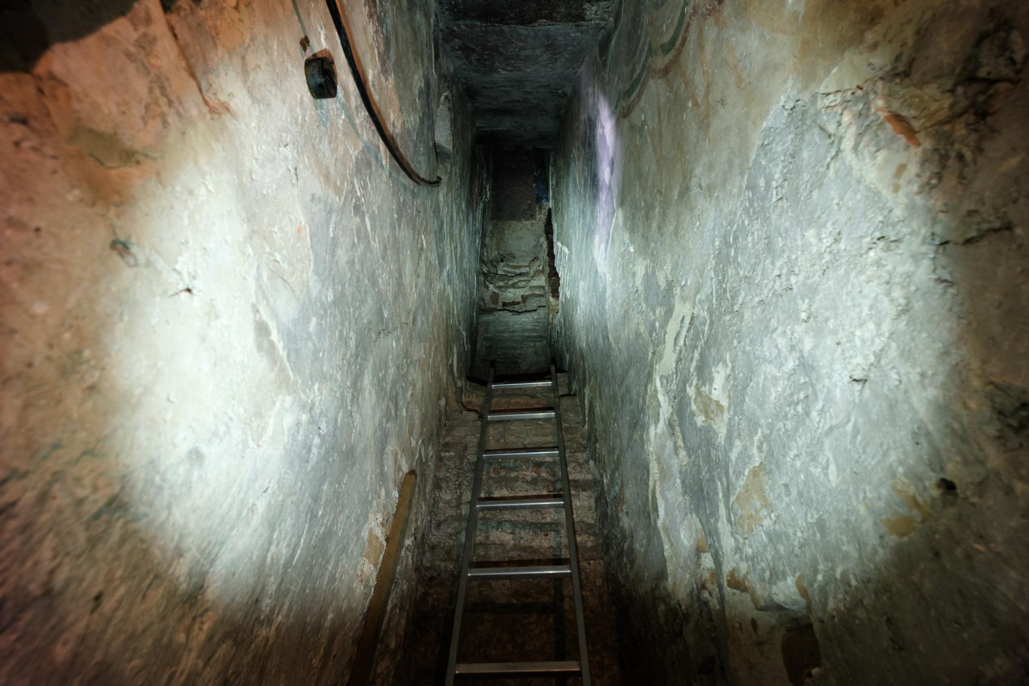 "Пекло для чоловіків, рай для жінок": Що приховує Кирилівська церква в Києві